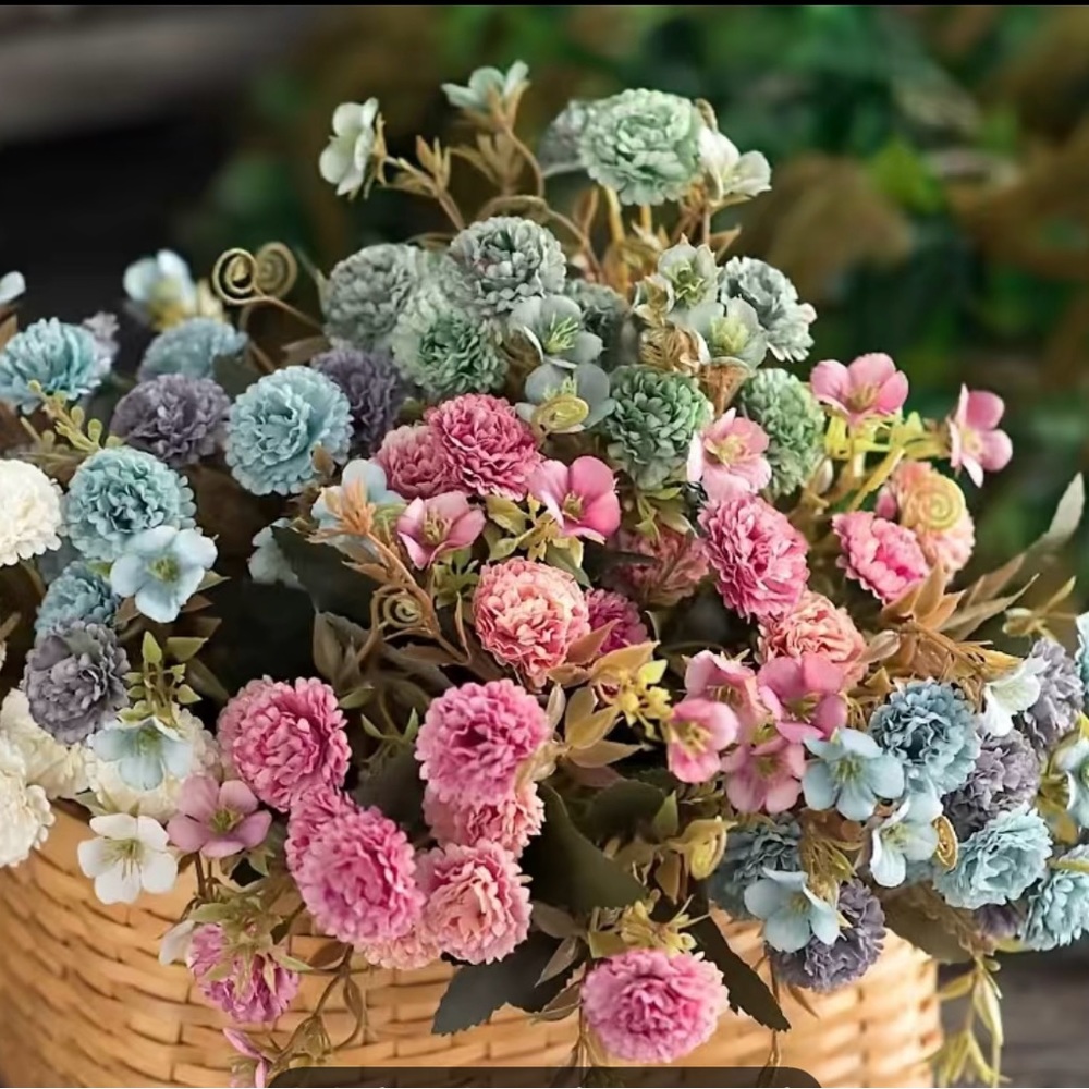 Huge lot of artificial flowers. All new.